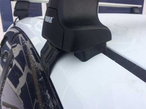 Багажник Thule WingBar на аэродинамических дугах для Kia Rio