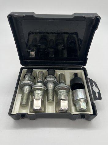 Секретки для оригинальных дисков Farad Sicurit BNR36 для Peugeot 3008