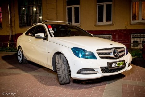 Багажник Thule WingBar Edge на интегрированных дугах для Mercedes-Benz C-class купе (2011-2014)