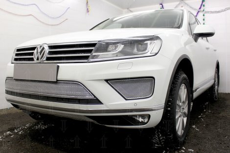 Защитная сетка радиатора ProtectGrille Premium нижняя часть для Volkswagen Touareg (2014-н.в. Хром)