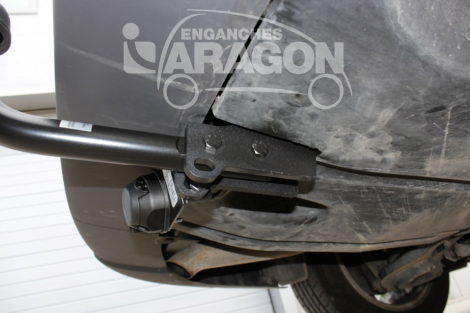 Фиксированный фаркоп Aragon для Ford Focus универсал (2011-2018)