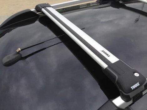 Багажник Thule WingBar Edge на интегрированных дугах для Lada Kalina 1117 (2007-2013)