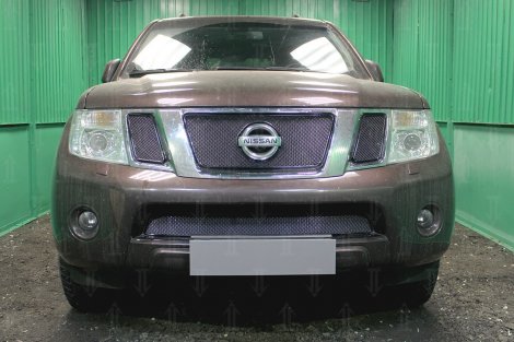 Защитная сетка радиатора ProtectGrille Premium верхняя для Nissan Pathfinder (2011-2014 Черная)