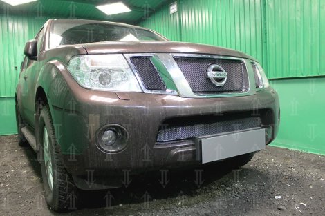 Защитная сетка радиатора ProtectGrille Premium верхняя для Nissan Pathfinder (2011-2014 Черная)