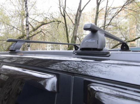 Багажник LUX на прямоугольных дугах для Nissan X-Trail (2007-2012)