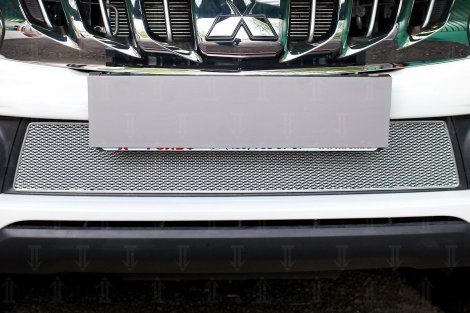 Защитная сетка радиатора ProtectGrille Premium хром для Mitsubishi L200 (2015-н.в.)