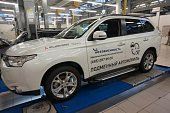 Пороги алюминиевые (Sapphire Silver) для Mitsubishi Outlander (2009-2012)