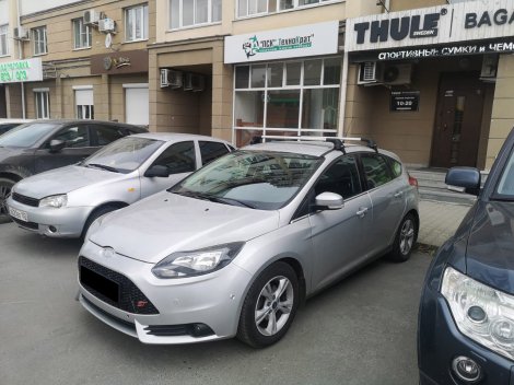 Багажник LUX CITY серебристый на аэродинамических дугах для Ford Focus 5-дв (2011-2018)