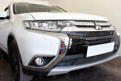 Защитная сетка радиатора ProtectGrille Premium черная с парктроником и камерой 3 части для Mitsubishi Outlander III (2015-2018)