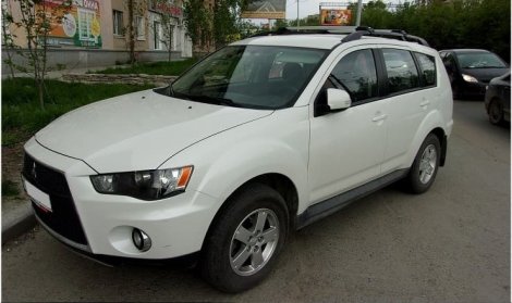 Багажник Thule WingBar Edge на интегрированных дугах для Mitsubishi Outlander (2006-2012)