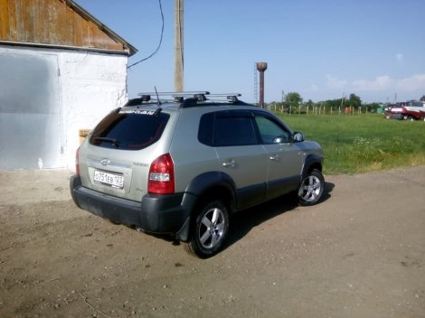 Багажник LUX Классик на аэродинамических дугах для Hyundai Tucson (2004-2009)