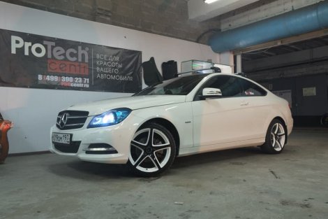 Багажник Thule WingBar Edge на интегрированных дугах для Mercedes-Benz C-class купе (2011-2014)