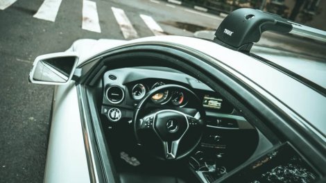 Багажник Thule WingBar Edge на интегрированных дугах для Mercedes-Benz C-class купе (2011-2014)
