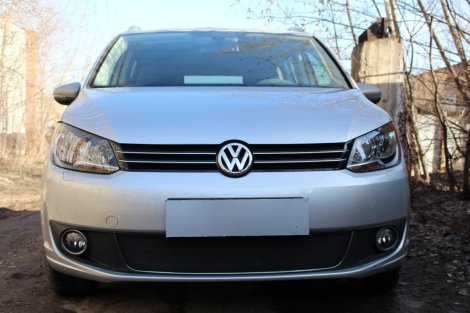 Защитная сетка радиатора ProtectGrille для Volkswagen Touran (2011-2015 Черная)