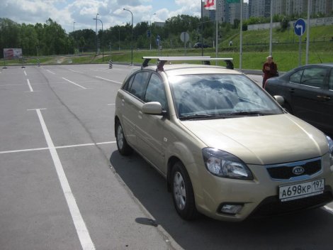 Багажник LUX на аэродинамических дугах для  Kia Rio 5-дв хетчбэк (2005-2011)