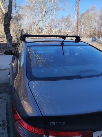 Багажник Rollster Mercury на черных аэродинамических дугах для Kia Rio седан (2017-н.в.)