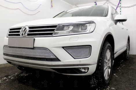 Защитная сетка радиатора ProtectGrille Premium центральная часть для Volkswagen Touareg (2014-н.в. Хром)