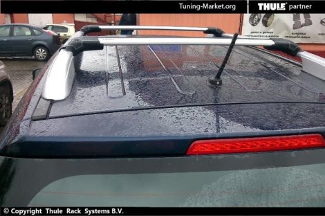 Багажник Thule WingBar Edge на интегрированных дугах для Kia Sorento (2010-2015)