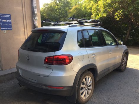 Багажник Thule WingBar Evo на аэродинамических дугах для Volkswagen Tiguan (2007-2016)